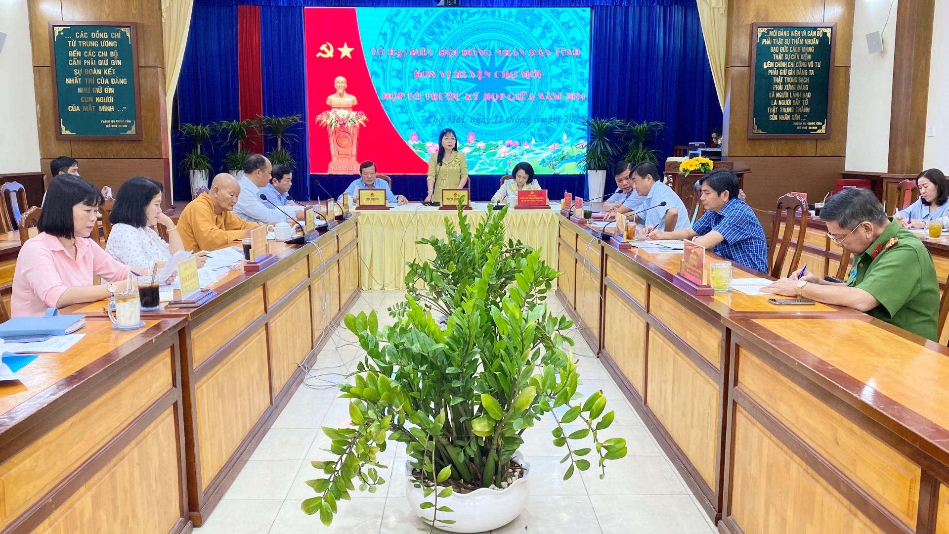 Tổ Đại biểu HĐND tỉnh đơn vị Chợ Mới họp trước kỳ họp giữa năm 2024