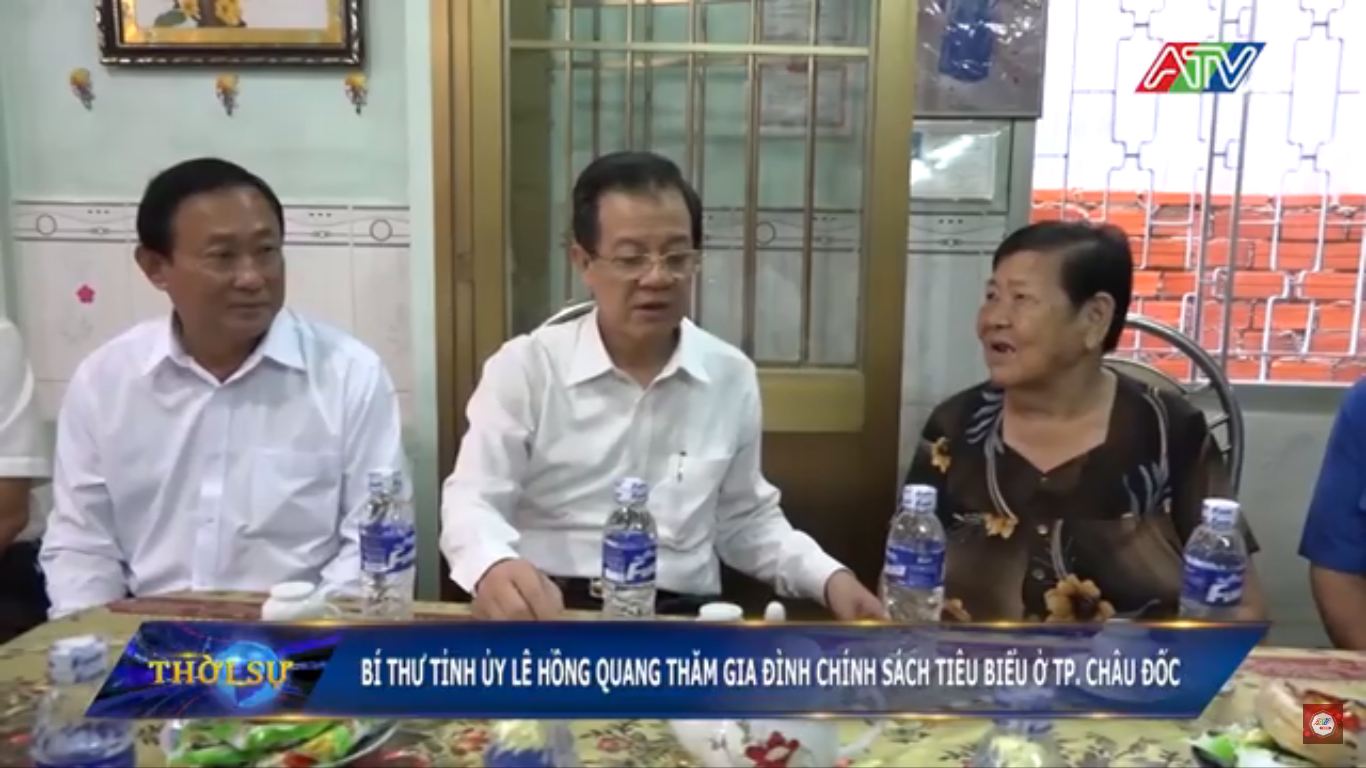 Bí thư Tỉnh ủy Lê Hồng Quang thăm gia đình chính sách tiêu biểu ở TP Châu Đốc