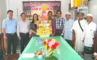 https://media.angiang.gov.vn/BanDanToc-Portal/Anh-Tin-Bai/2025/19-3%20%201.jpg