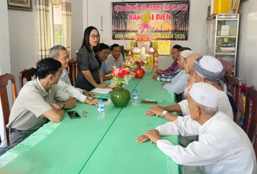 https://media.angiang.gov.vn/BanDanToc-Portal/Anh-Tin-Bai/2025/19-3%20len.jpg